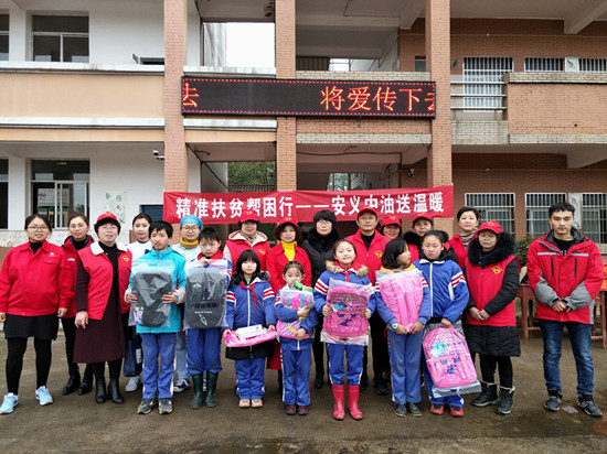 爱心助学送温暖  安义公司助贫困学子圆梦
